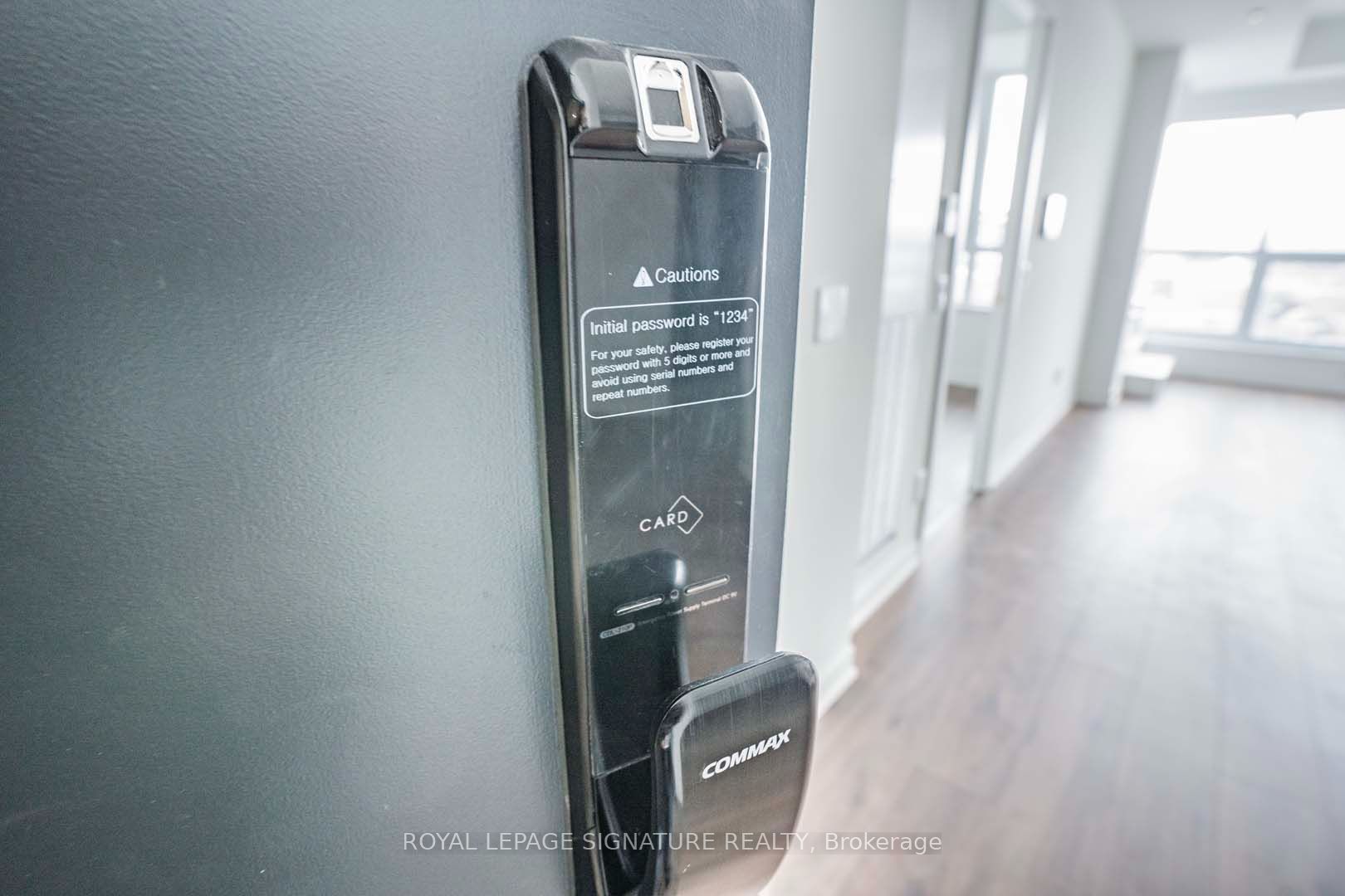 405 Dundas Street W 708