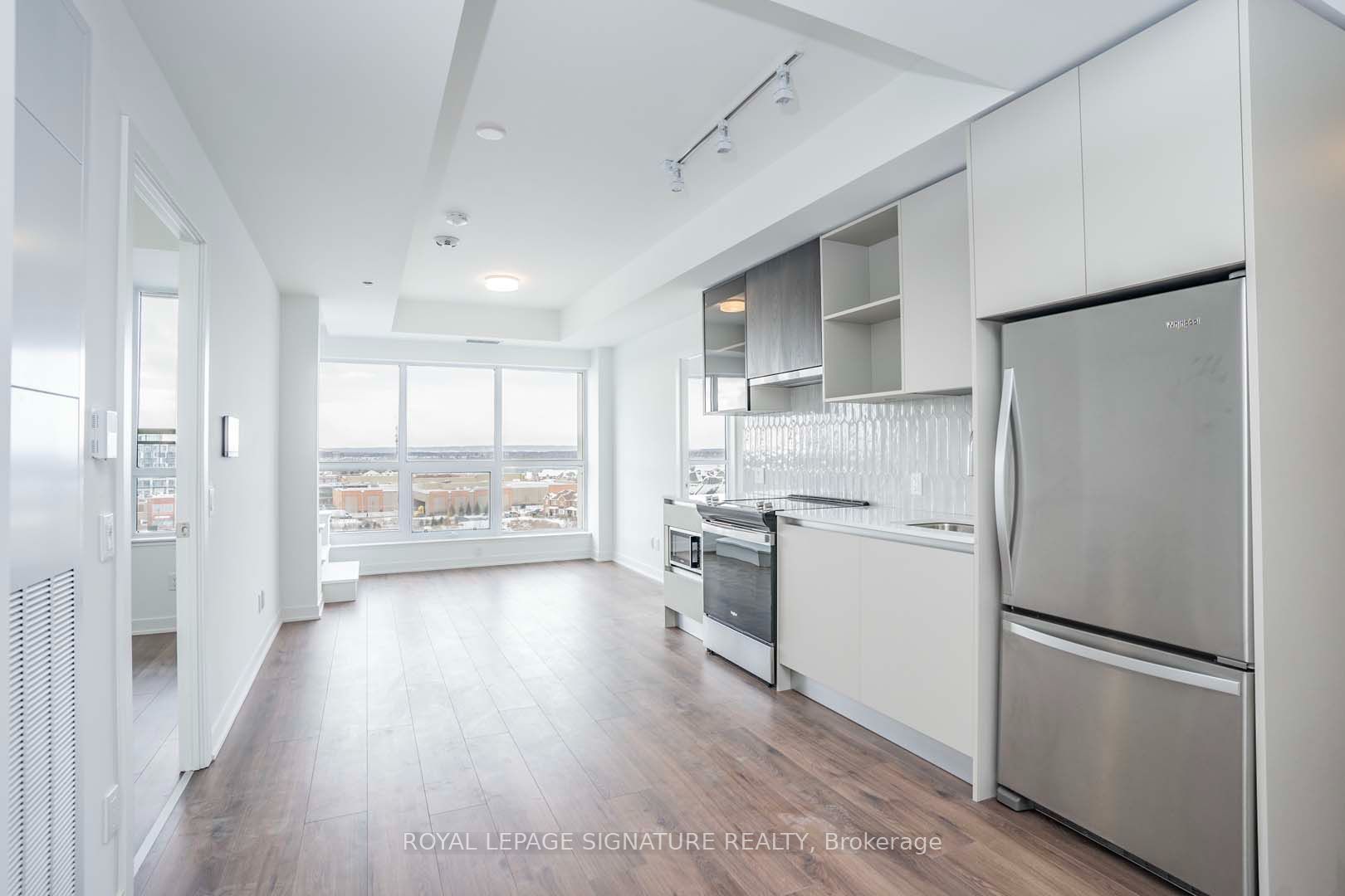 405 Dundas Street W 708