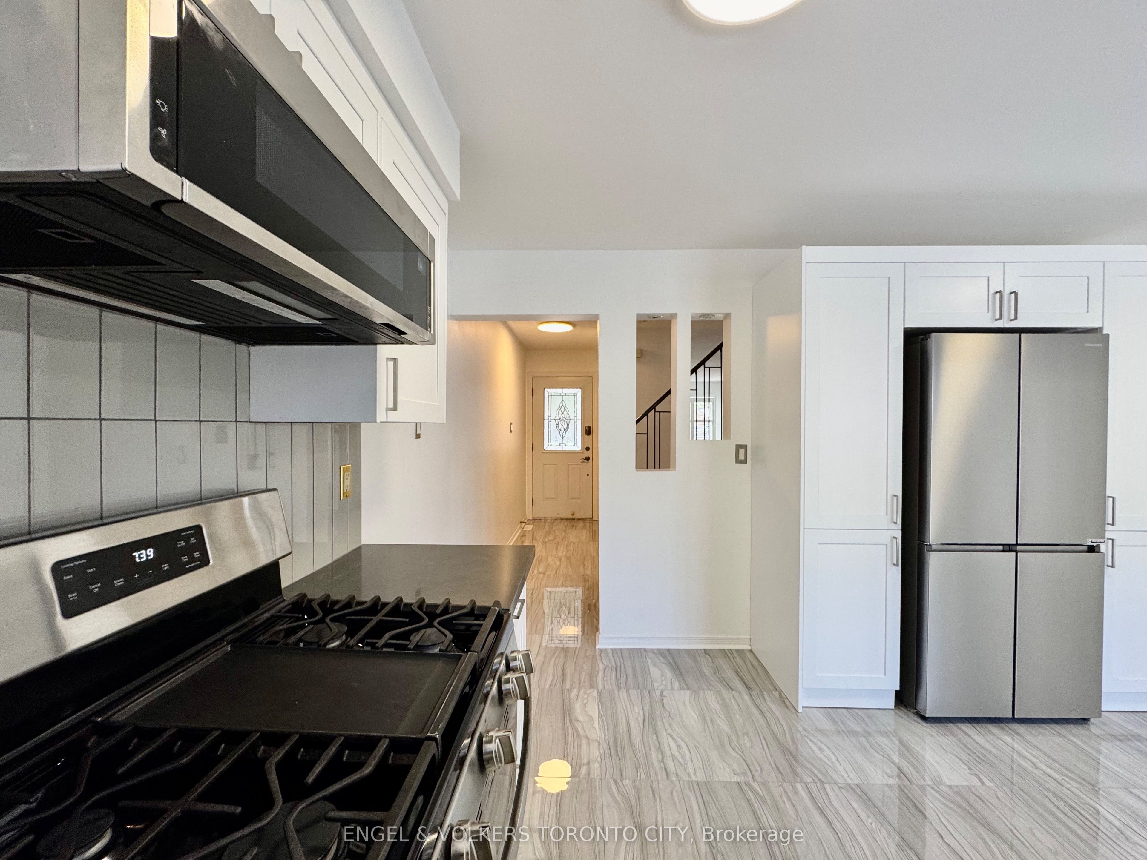 2052 Oak Bliss Crescent