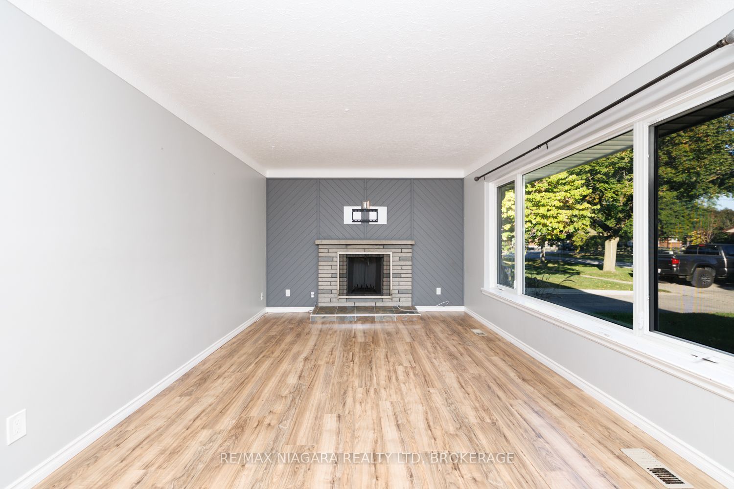 6 Broadmore Avenue