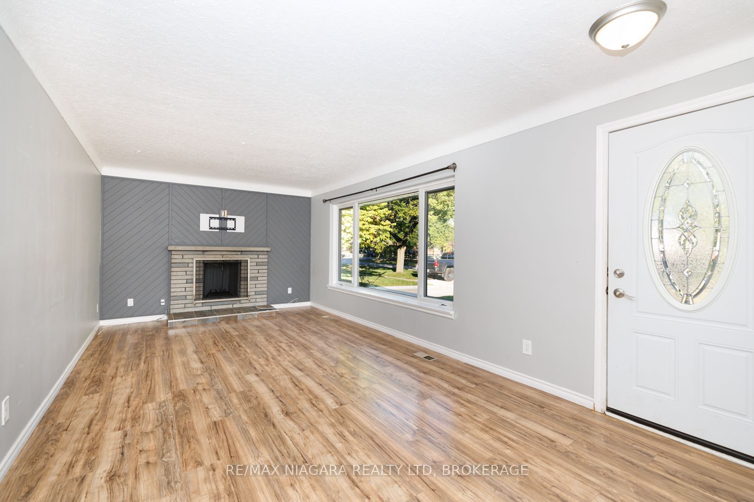 6 Broadmore Avenue