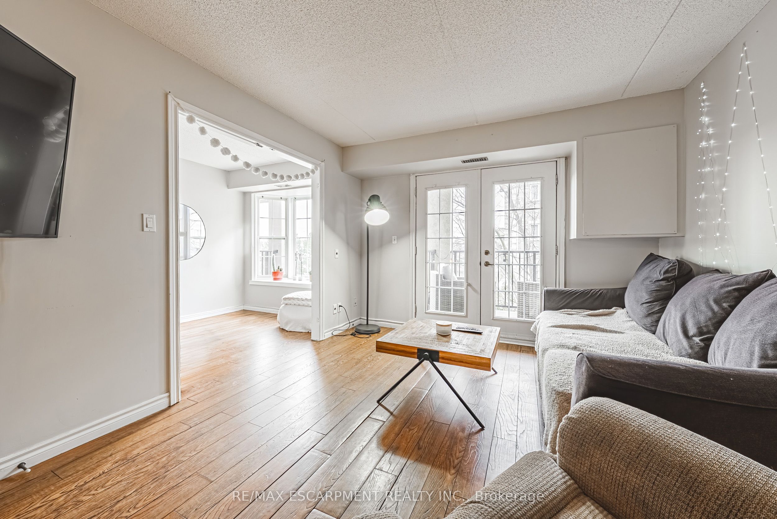 1451 Walkers Line 313