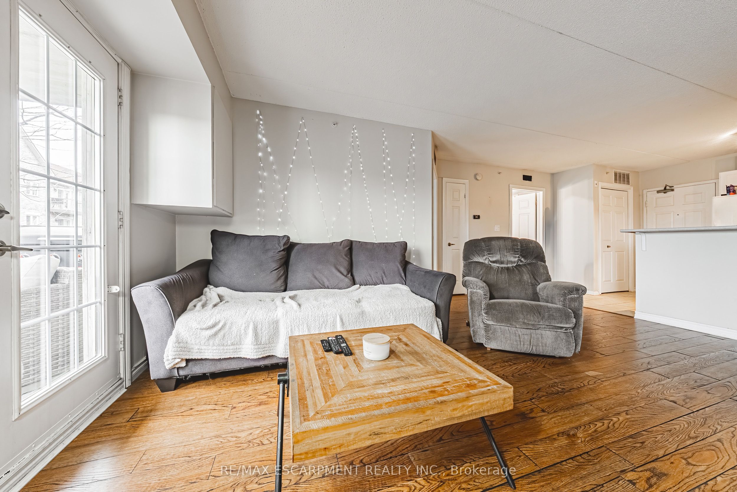 1451 Walkers Line 313