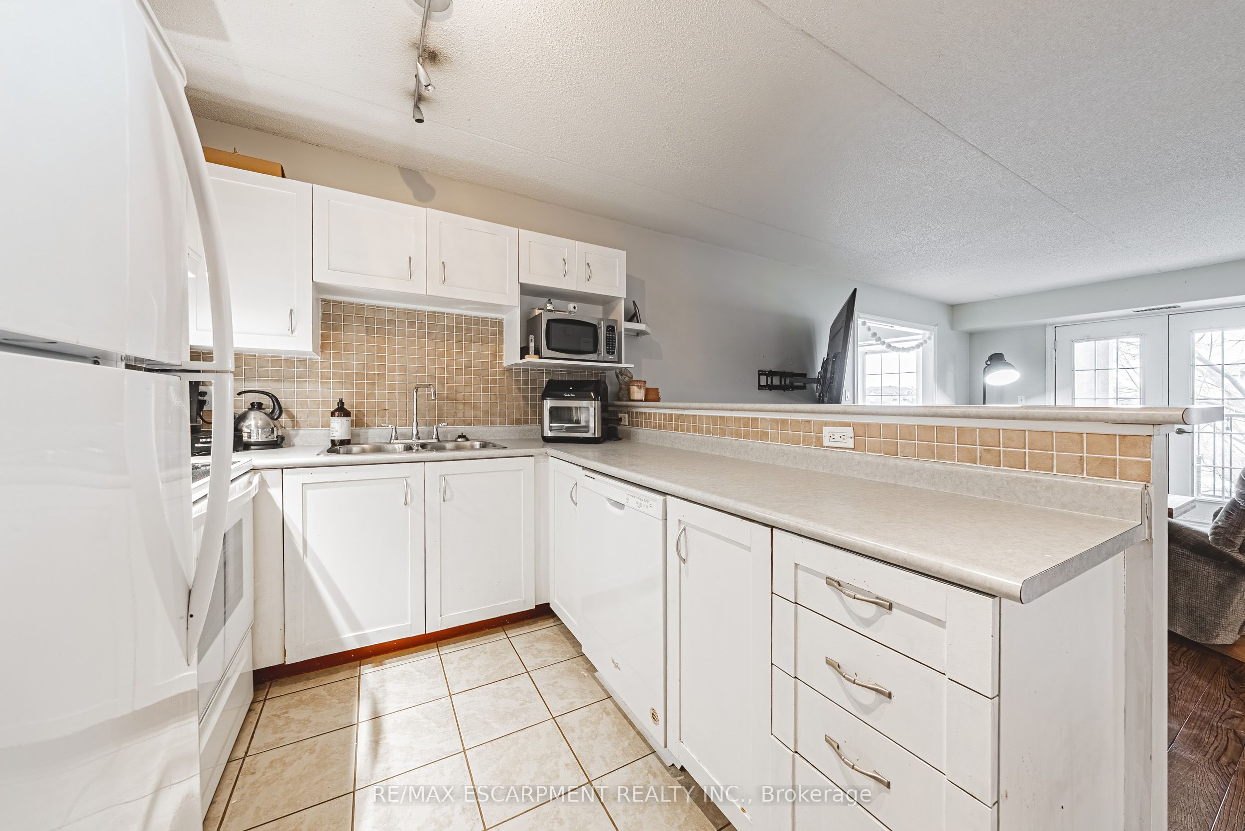 1451 Walkers Line 313