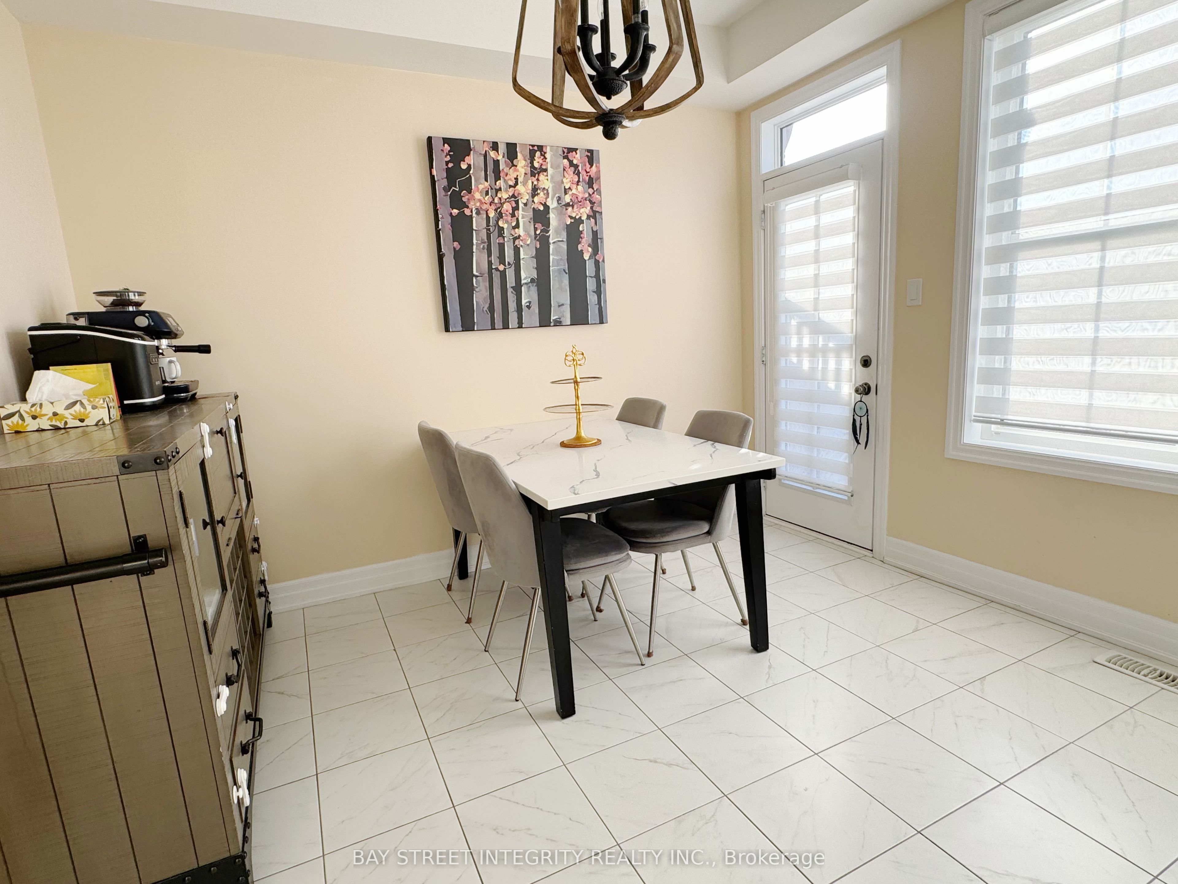 2267 Major Mackenzie Drive W 7