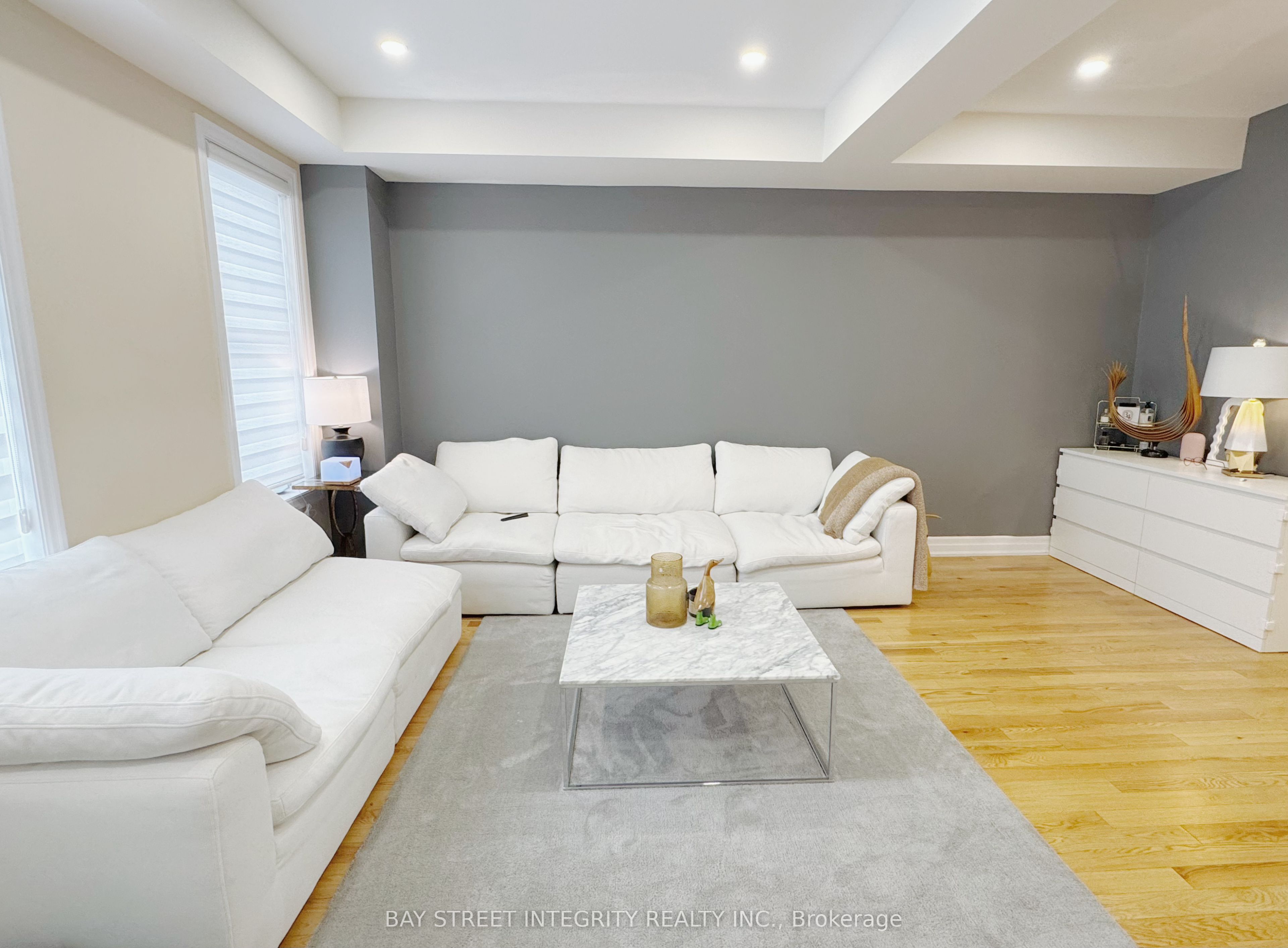 2267 Major Mackenzie Drive W 7