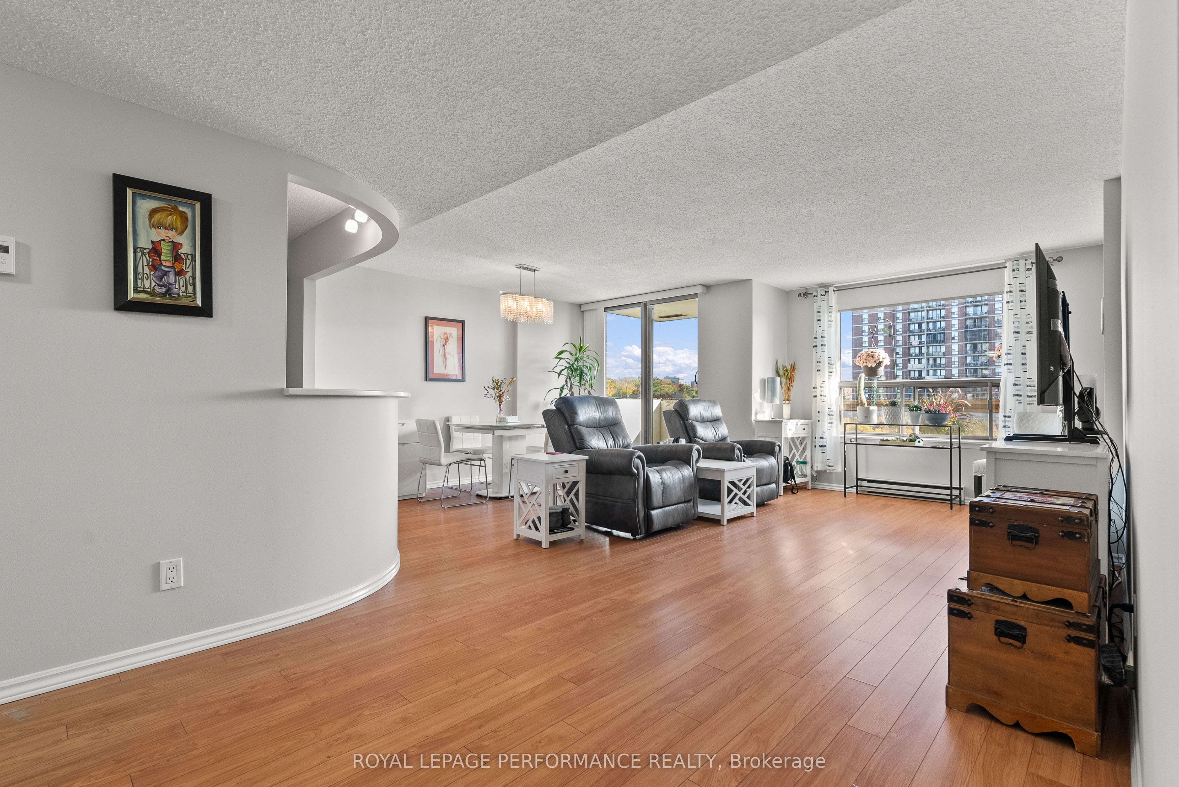 Photo 1 of 29 — 200 Lafontaine Avenue Unit #407, Vanier and Kingsview Park, ON K1L 8K8