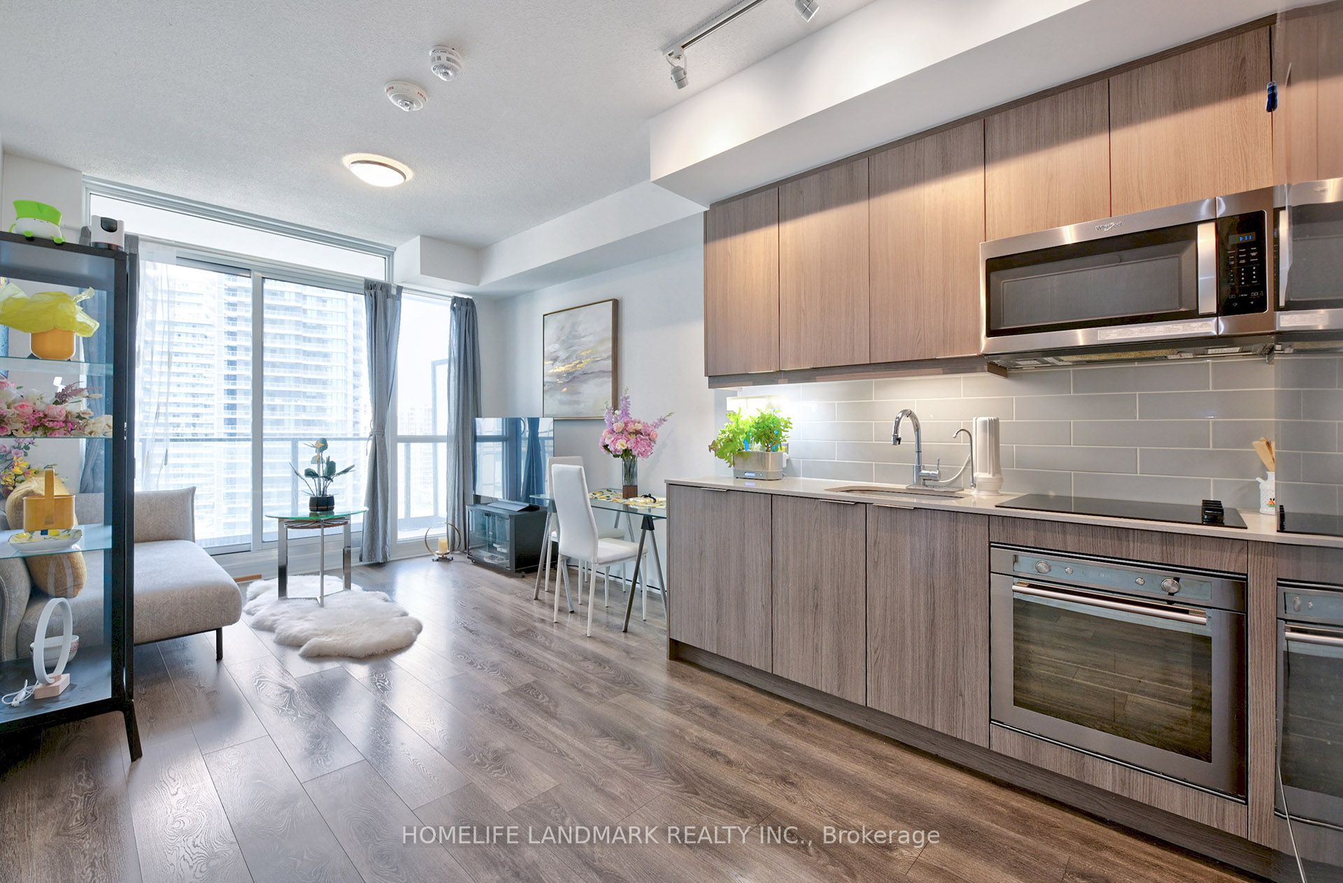 32 Forest Manor Road 1103