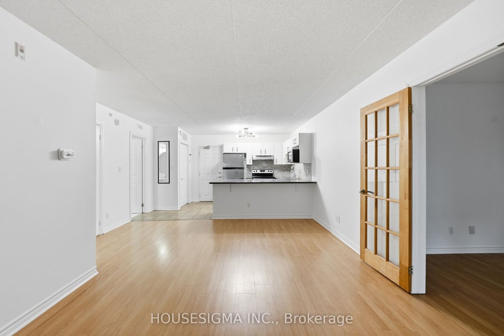 Photo of 4025 Kilmer Drive #203, Burlington, ON L7M 4M5 (MLS # W13585764)