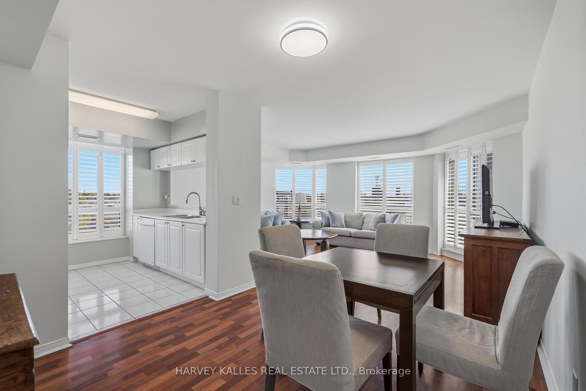 190 Manitoba Street 904