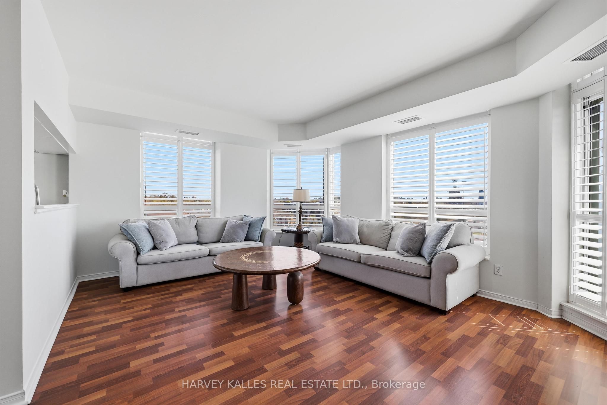 190 Manitoba Street 904