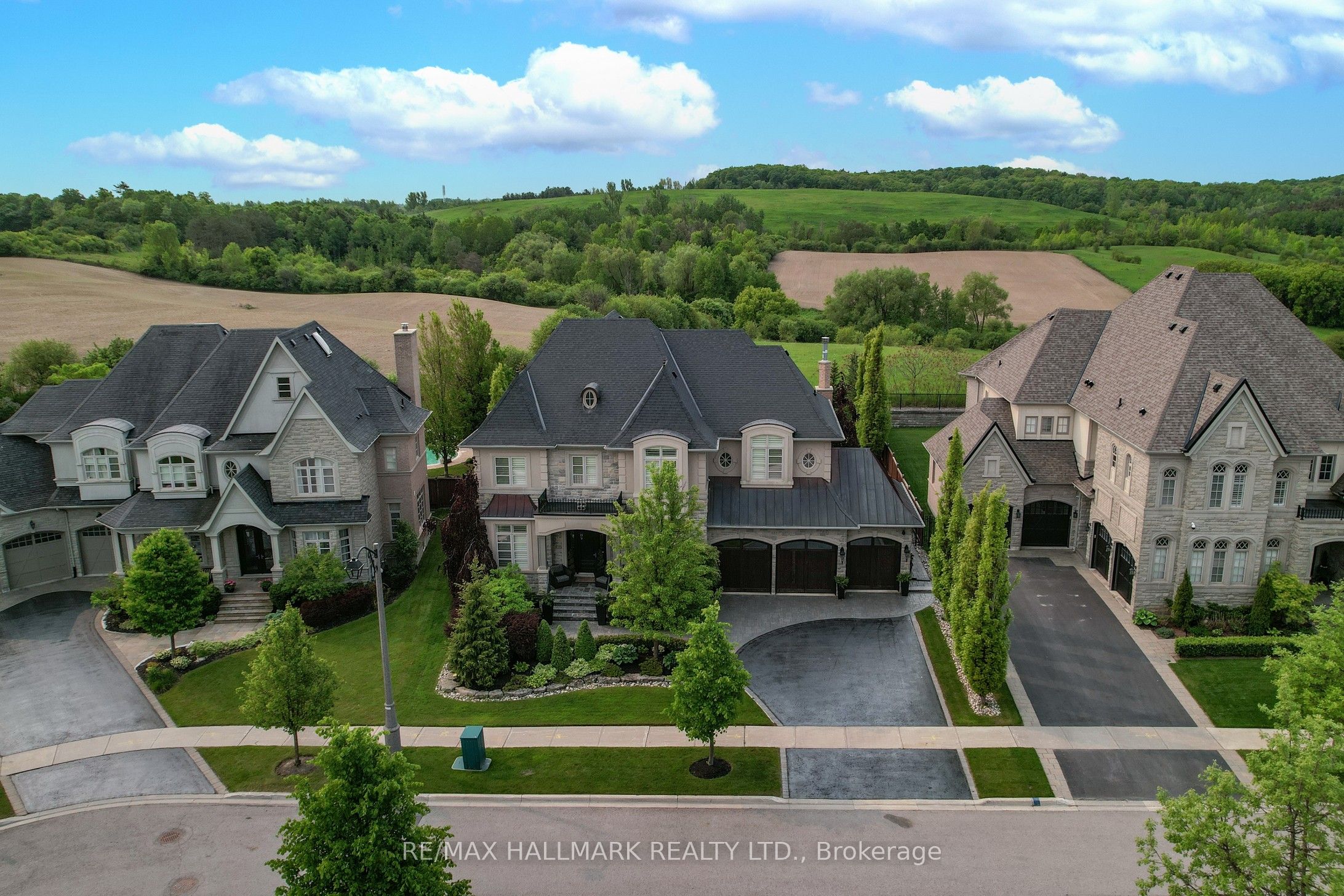 122 Carisbrooke Circle