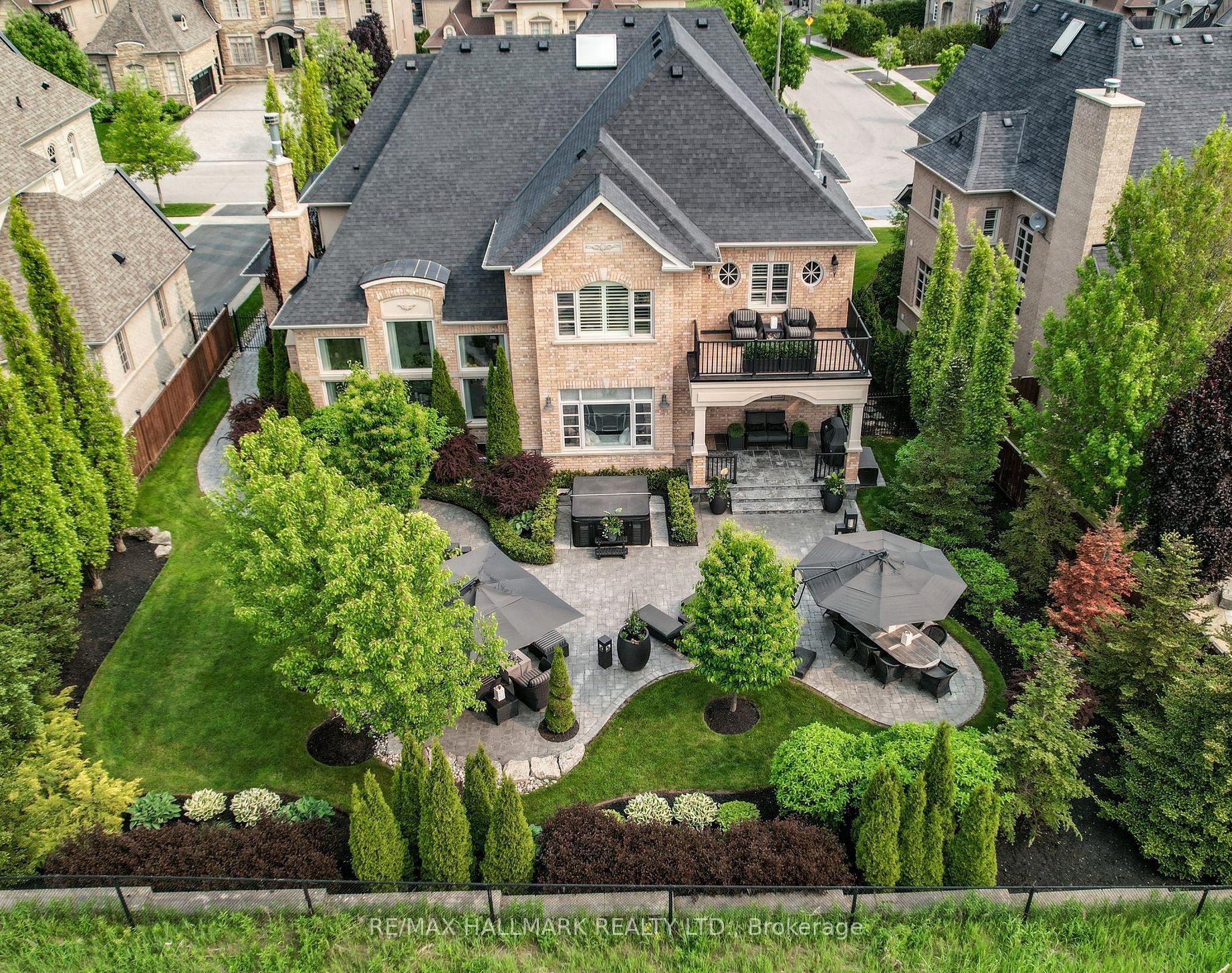 122 Carisbrooke Circle