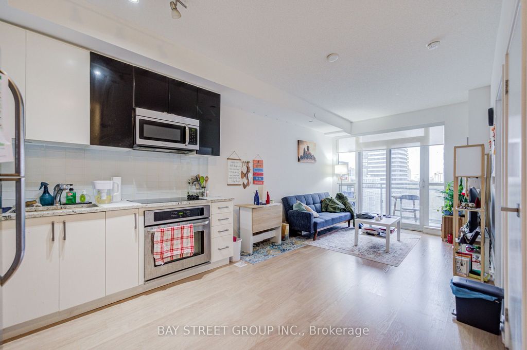 Photo of 98 Lillian Street #918, Toronto, ON M4S 0A5 (MLS # C12500408)