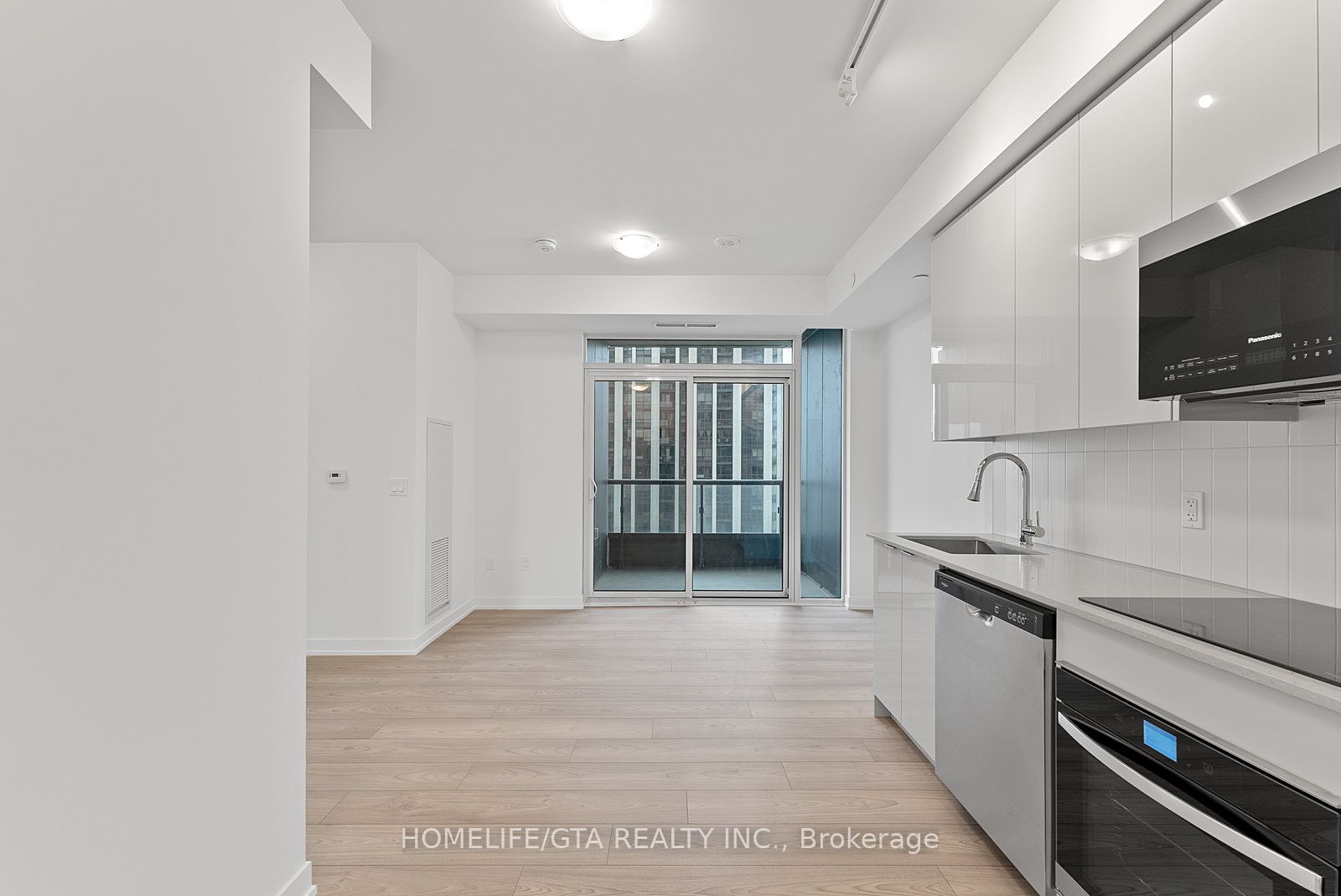 10 Abeja Street 1119