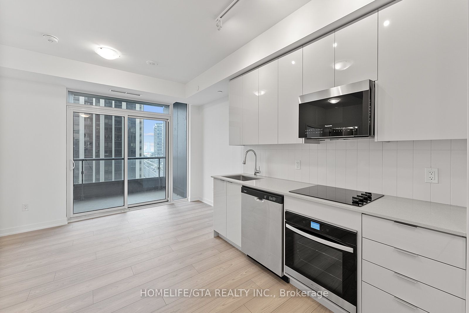 10 Abeja Street 1119