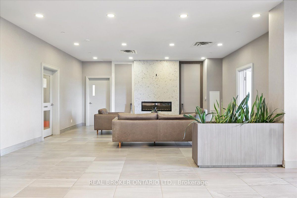 150 Oak Park Boulevard 301