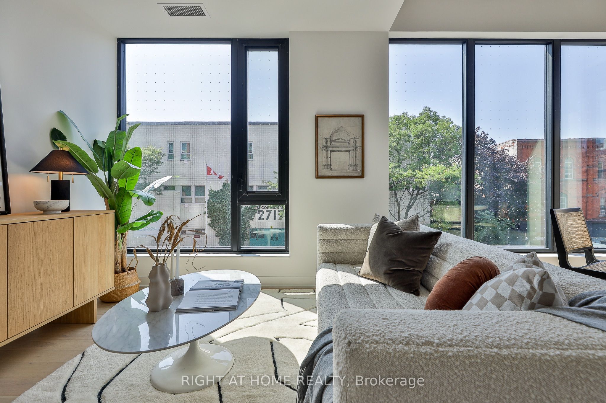 2720 Dundas Street W 208