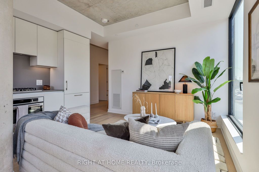 Photo of 2720 Dundas Street W #208, Toronto, ON M6P 0C3 (MLS # W12396198)