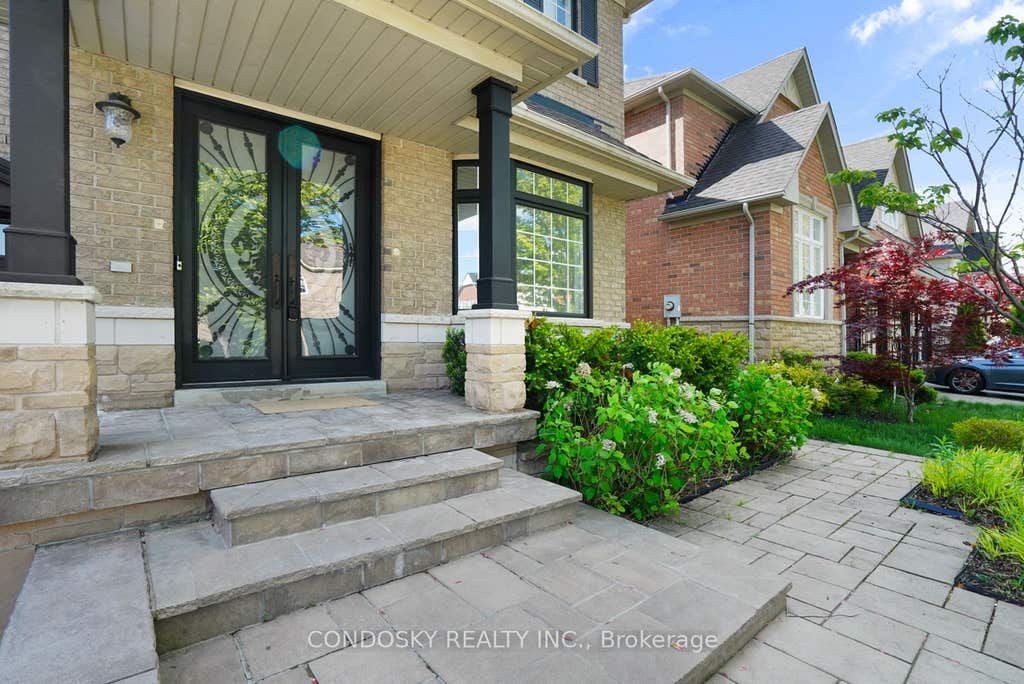 Photo of 3322 Fox Run Circle, Oakville, ON L6L 6W4 (MLS # W13690106)