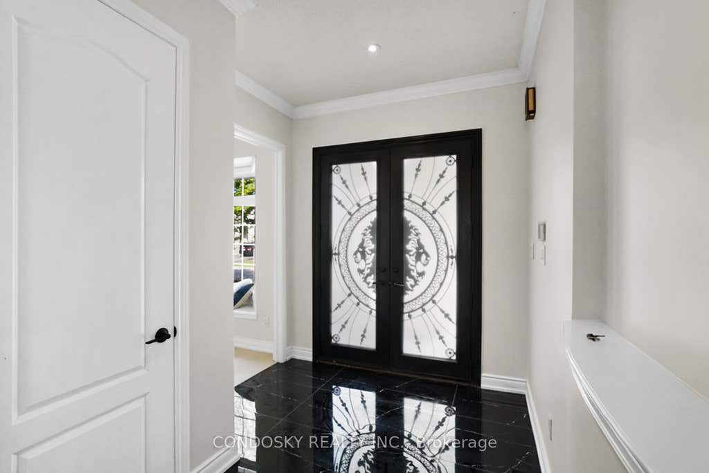 Photo of 3322 Fox Run Circle, Oakville, ON L6L 6W4 (MLS # W13690106)