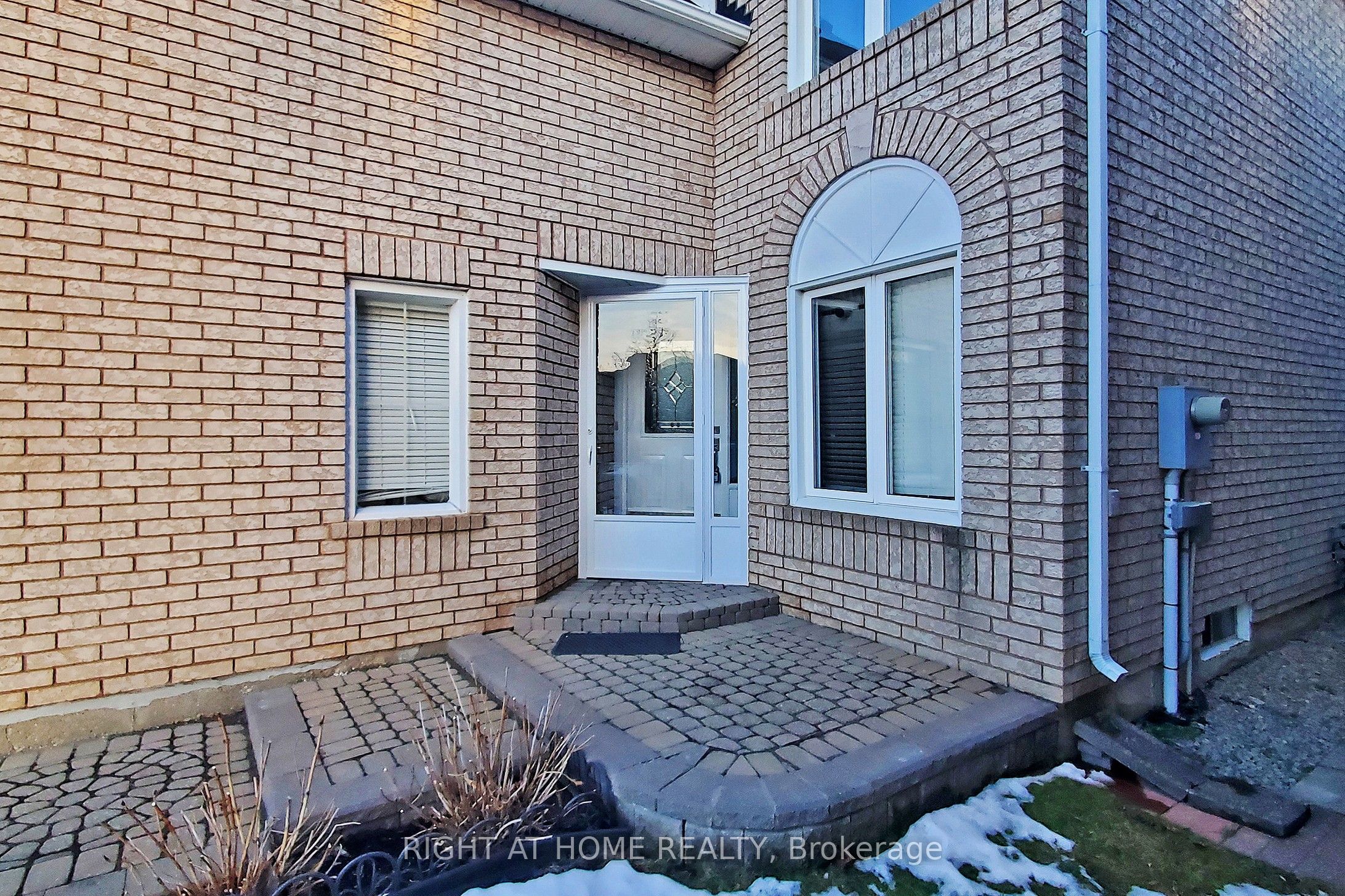 3976 Honey Locust Trail