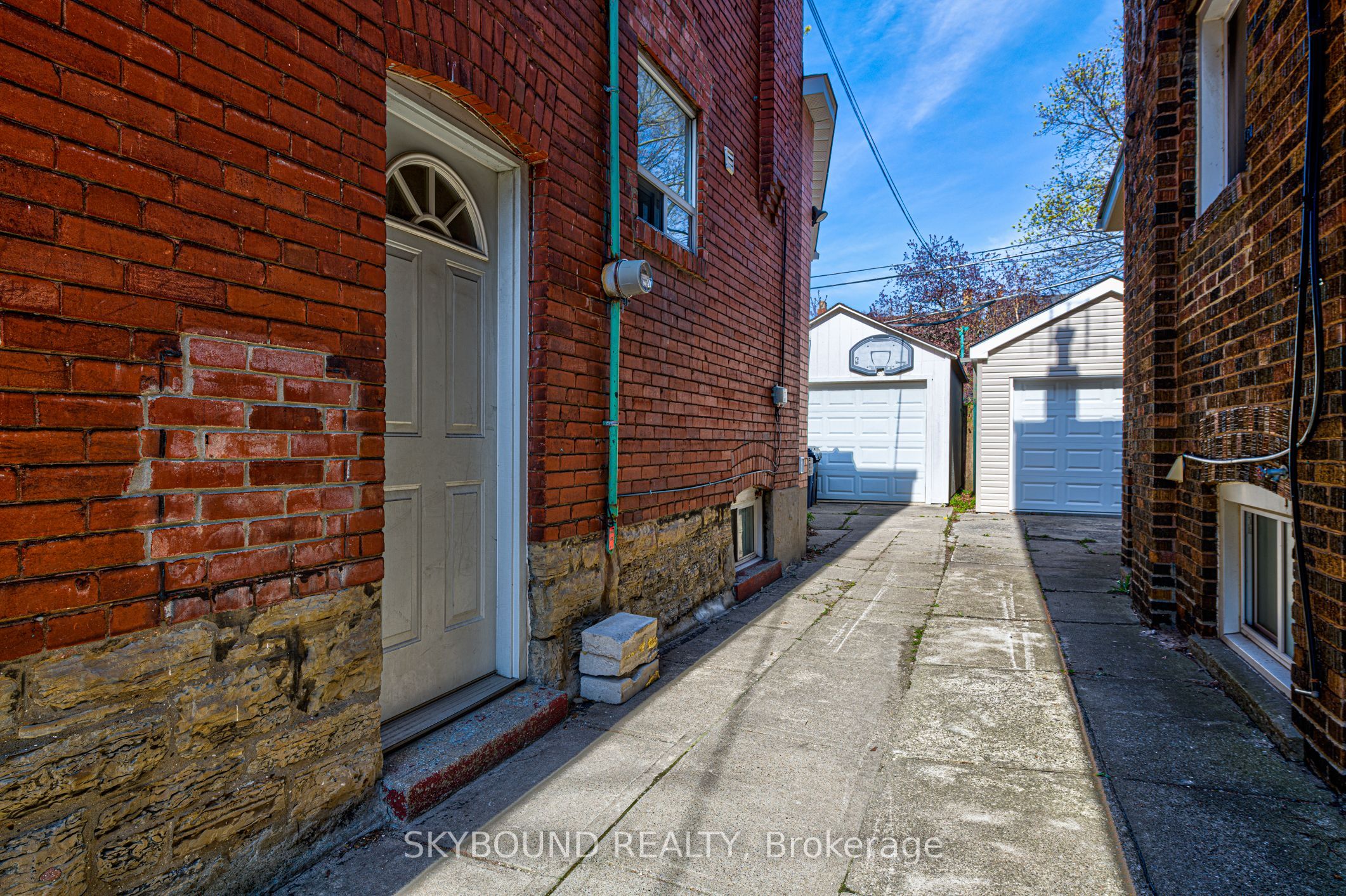 343 Runnymede Road Lower