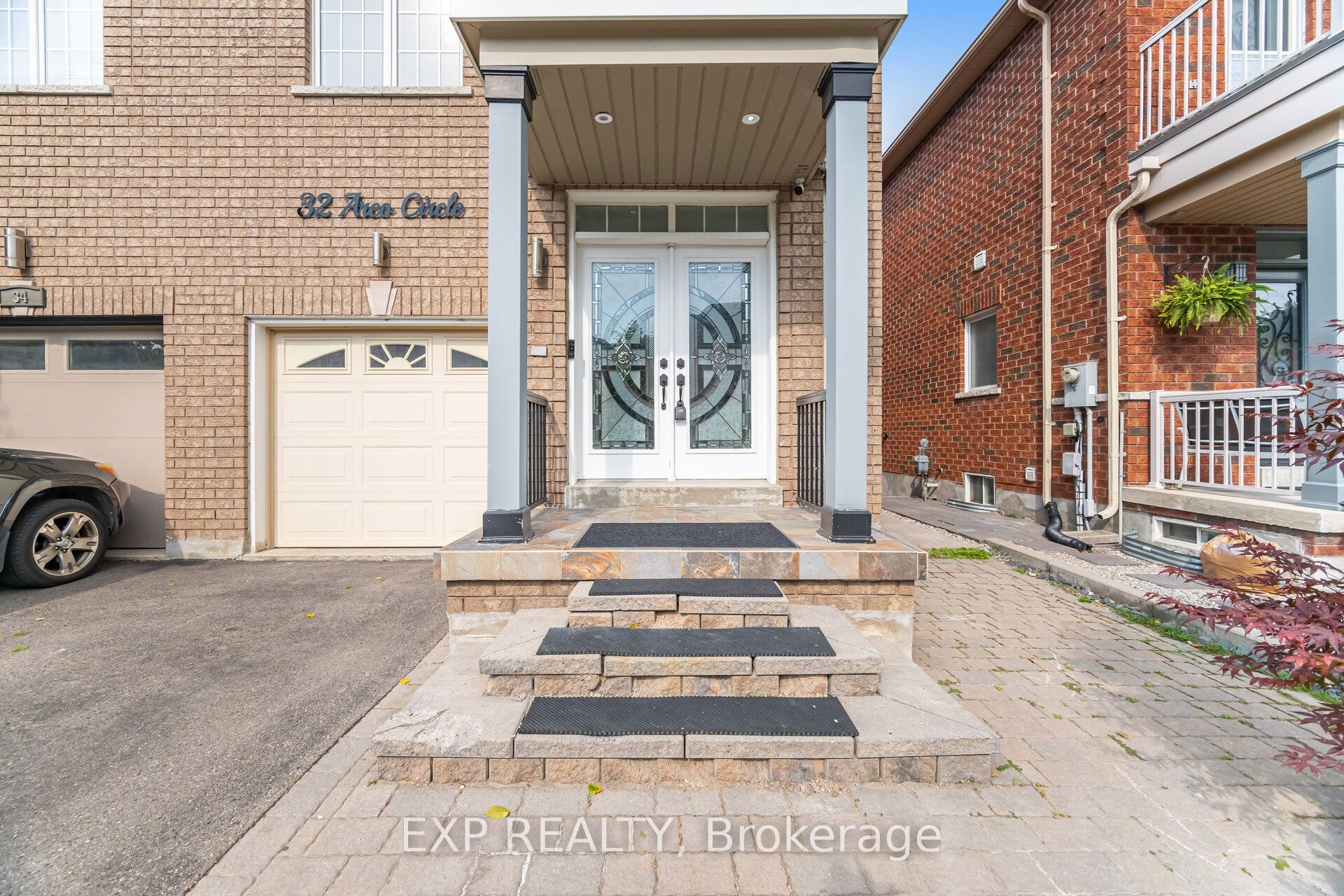 32 Arco Circle