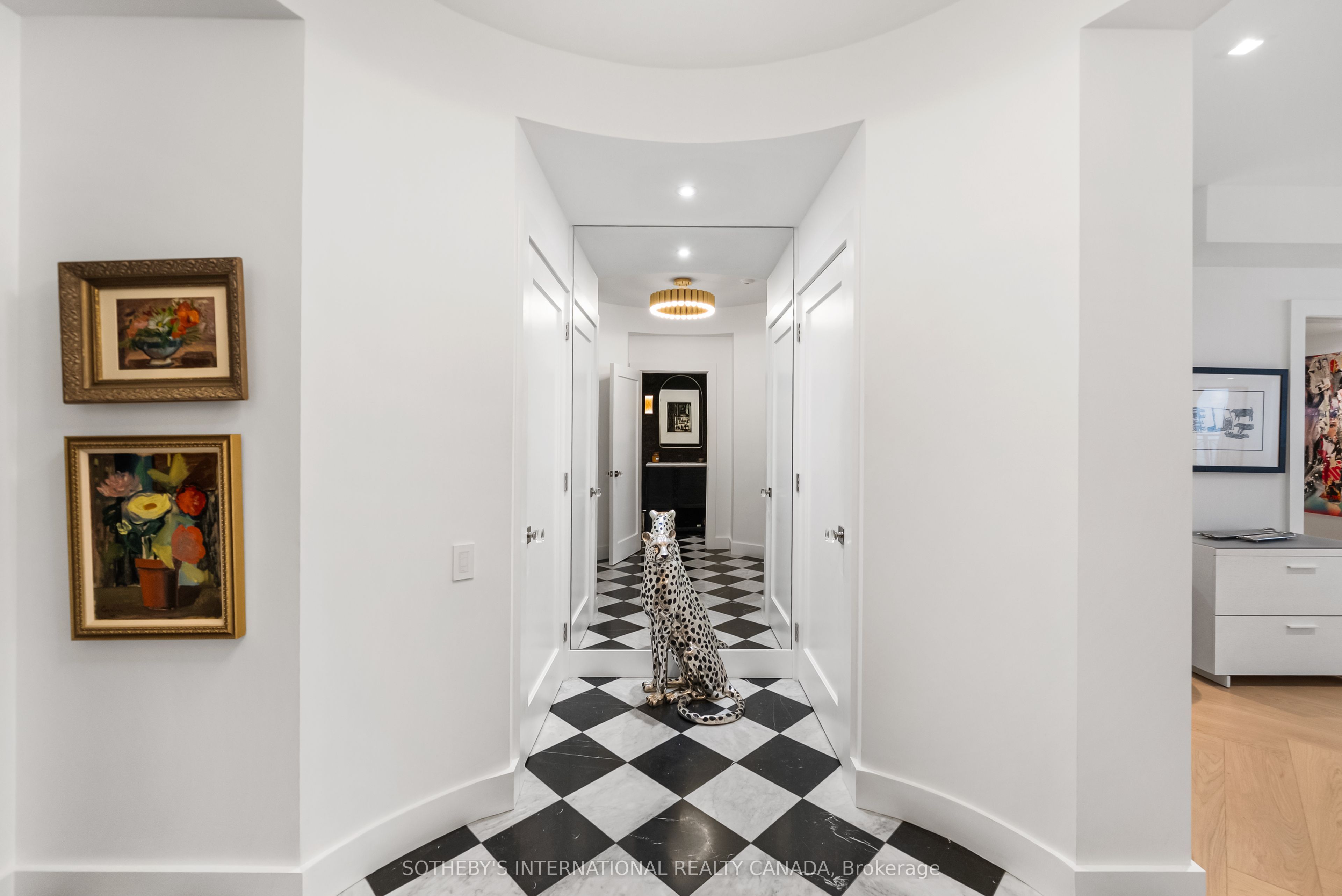 20 Scrivener Square 716