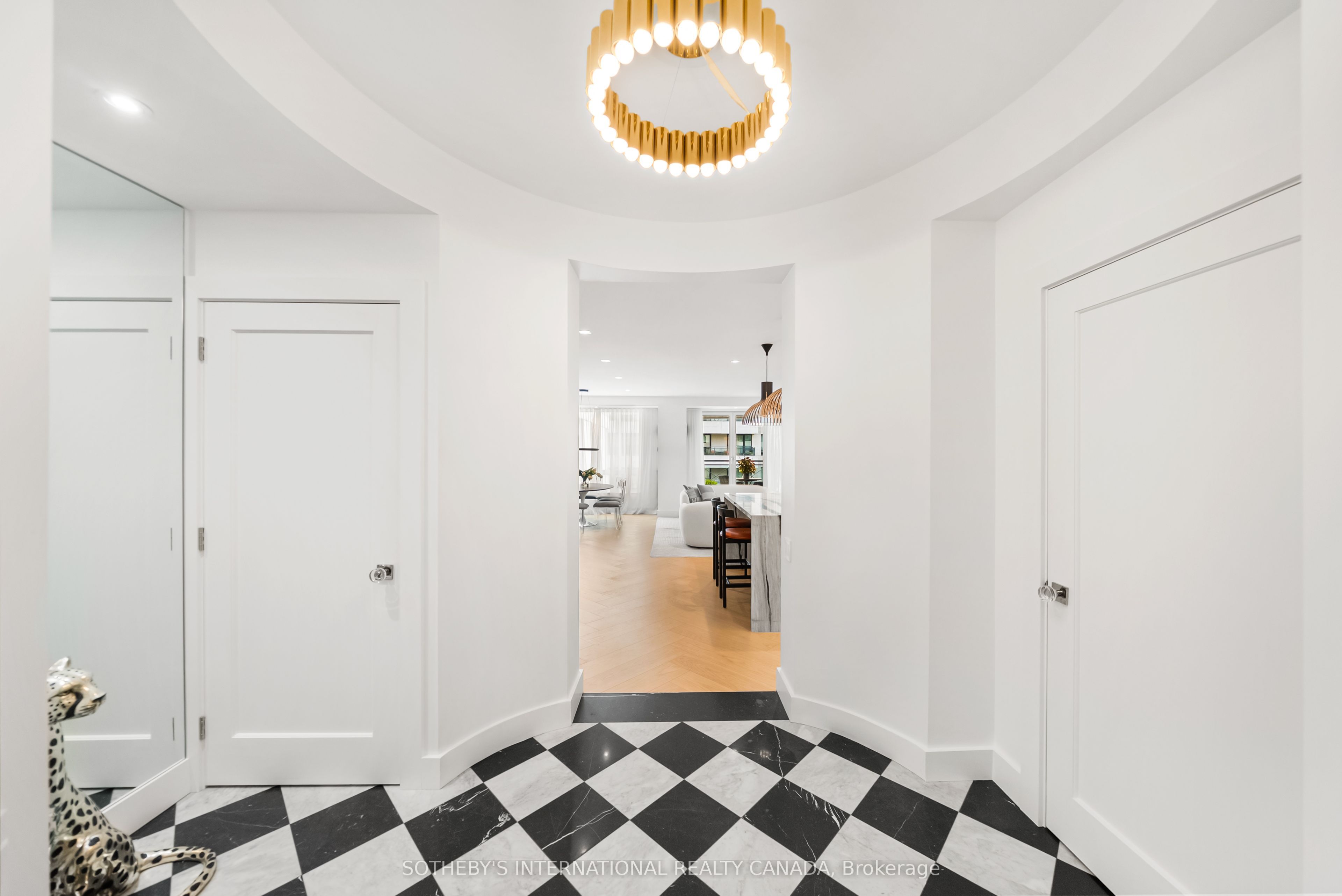 20 Scrivener Square 716