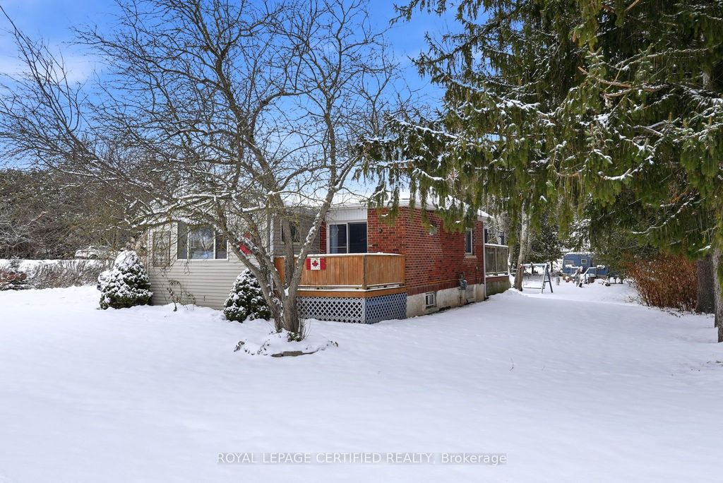 Photo of 883 7th Avenue, Hanover, ON N4N 2K3 (MLS # X12596400)