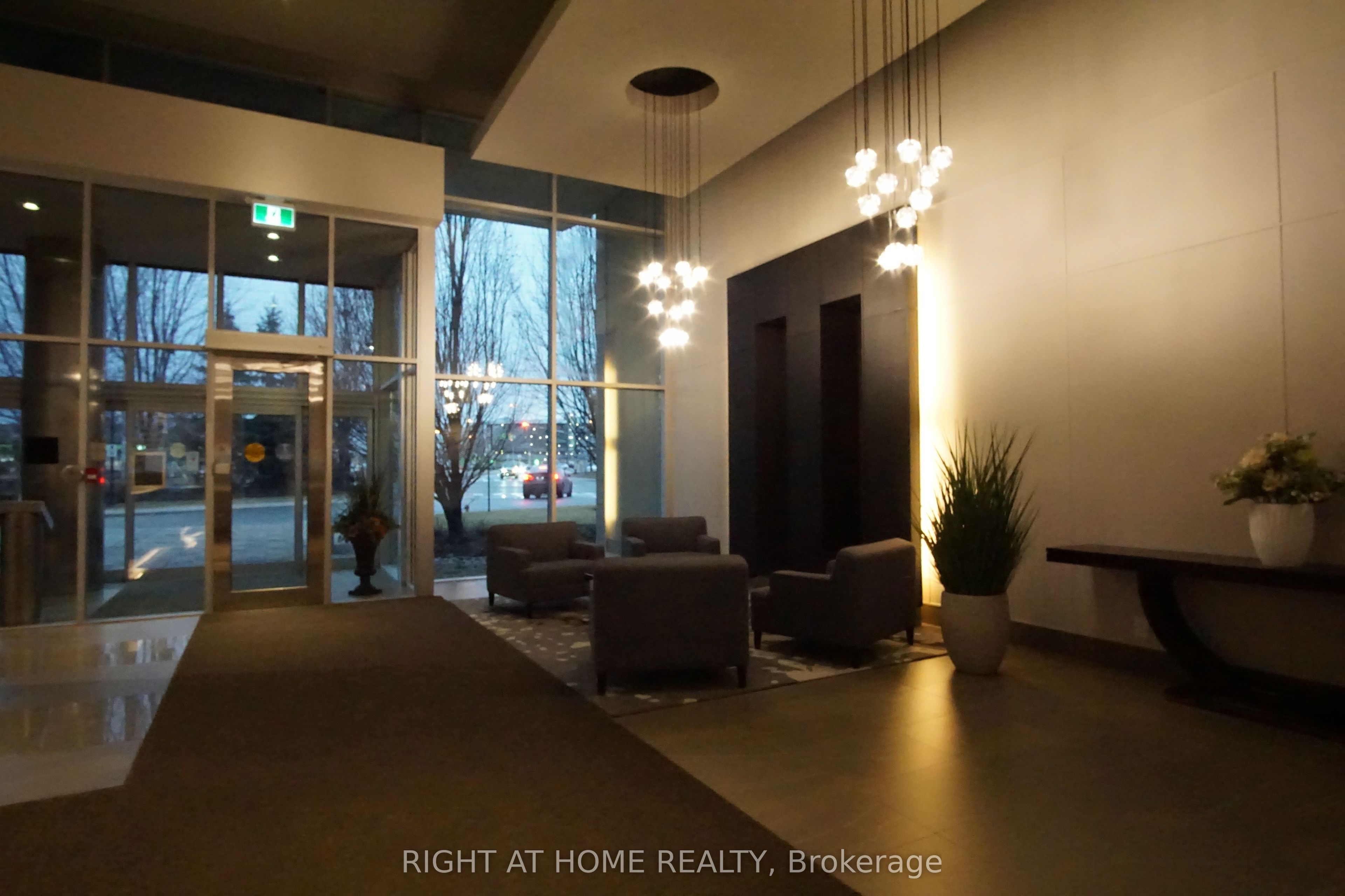 1055 Southdown Road LPH01