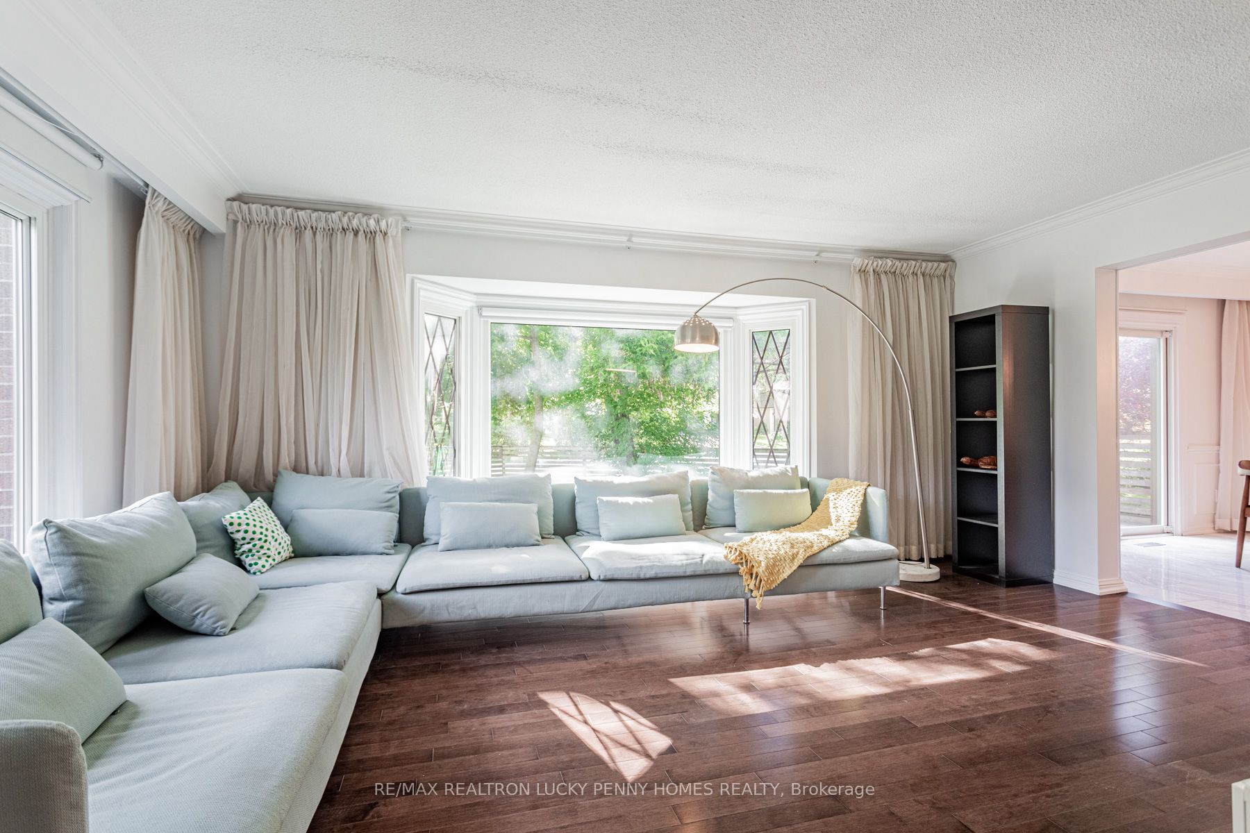 6 Village Squire Lane