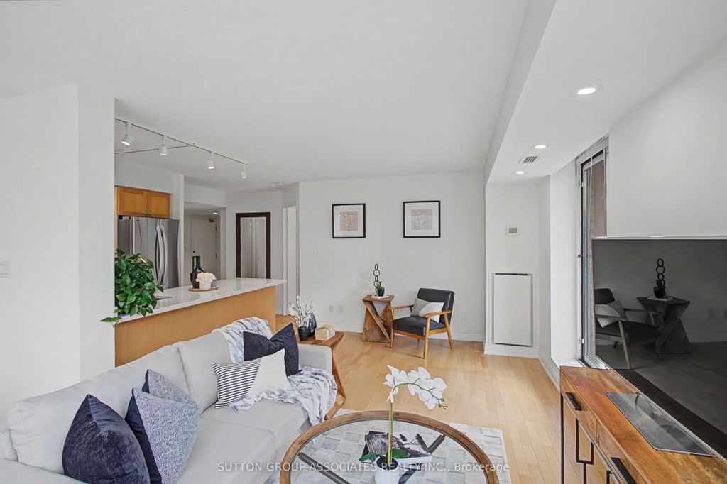 Photo of 1000 King Street W #616, Toronto, ON M6K 3N1 (MLS # C12843026)