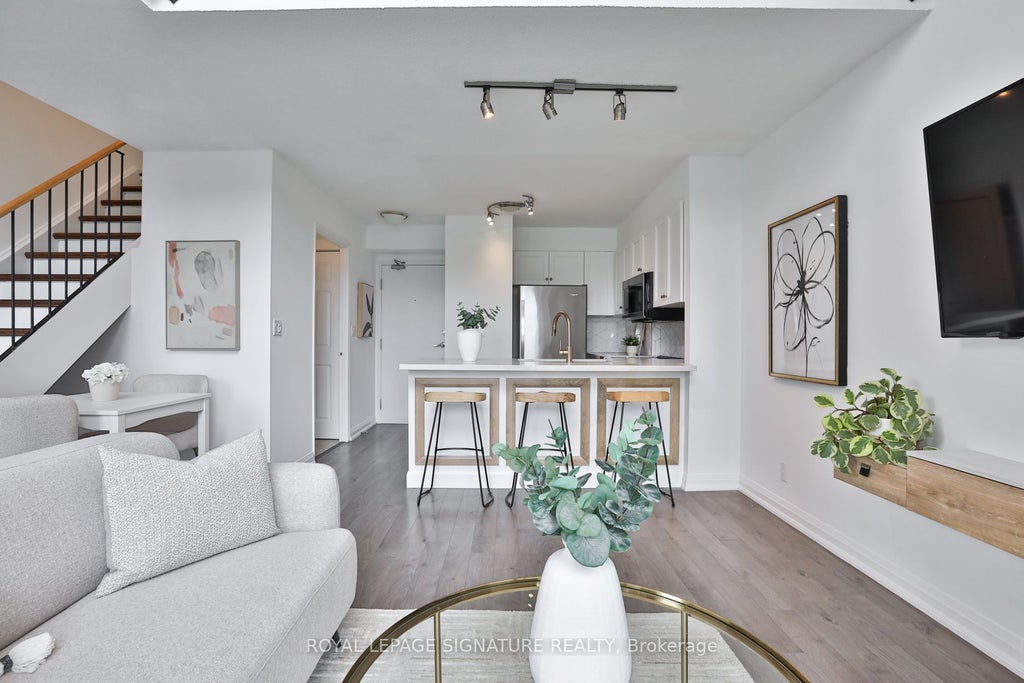 Photo of 18 Merton Street #703, Toronto, ON M4S 3G9 (MLS # C13815556)