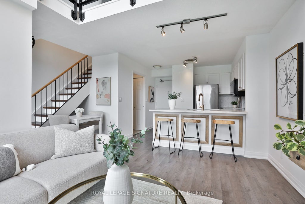 Photo of 18 Merton Street #703, Toronto, ON M4S 3G9 (MLS # C13815556)