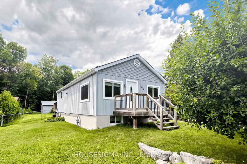 Photo of 96 Oak Avenue, East Gwillimbury, ON L4N 1A3 (MLS # N13654092)