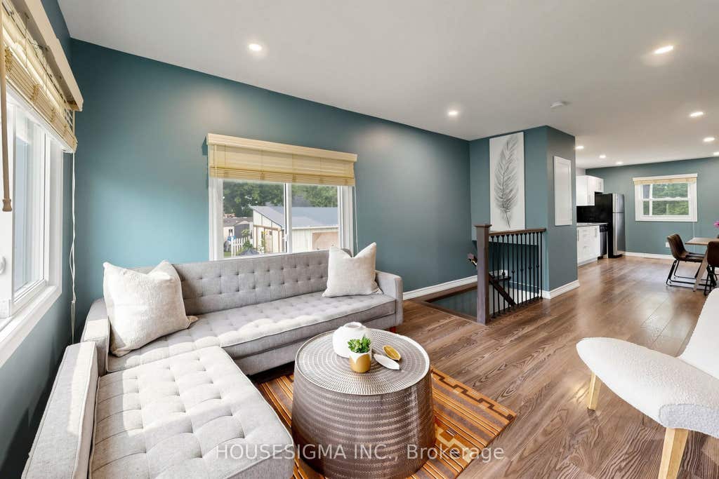 Photo of 96 Oak Avenue, East Gwillimbury, ON L4N 1A3 (MLS # N13654092)