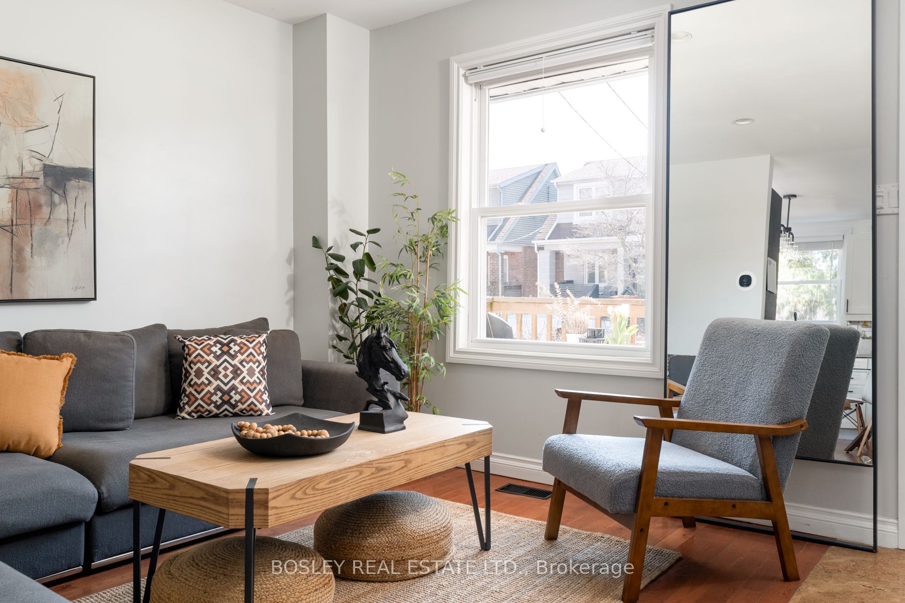 24 Queensdale Avenue