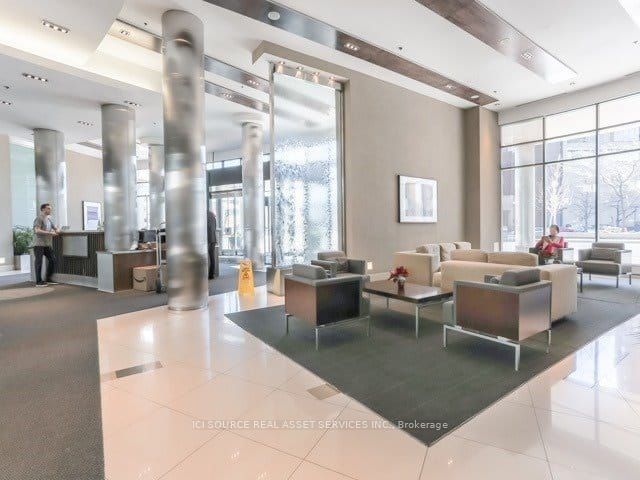 12 Yonge Street 2004