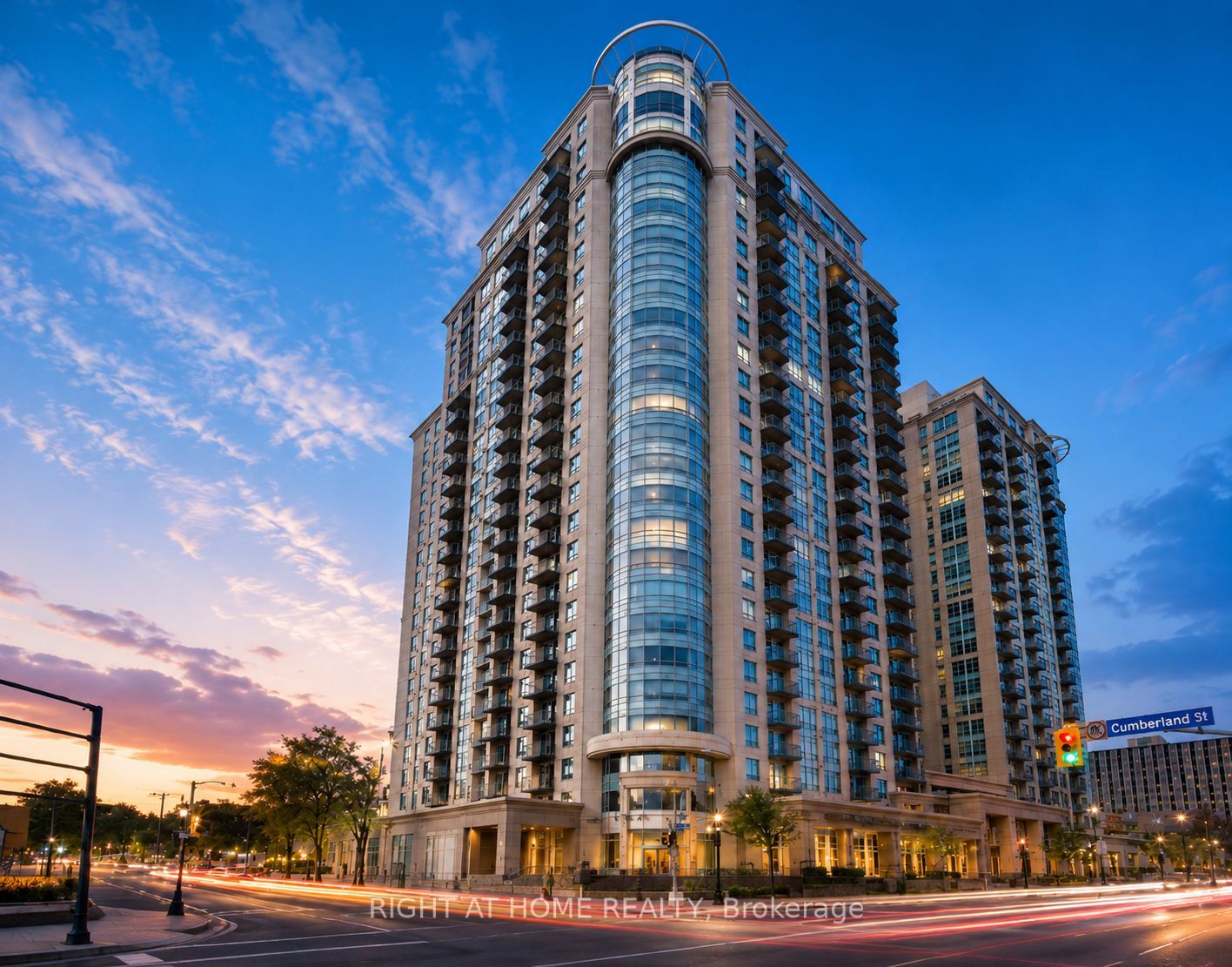 Photo 1 of 18 — 234 Rideau Street 204, Lower Town - Sandy Hill, ON K1N 0A9