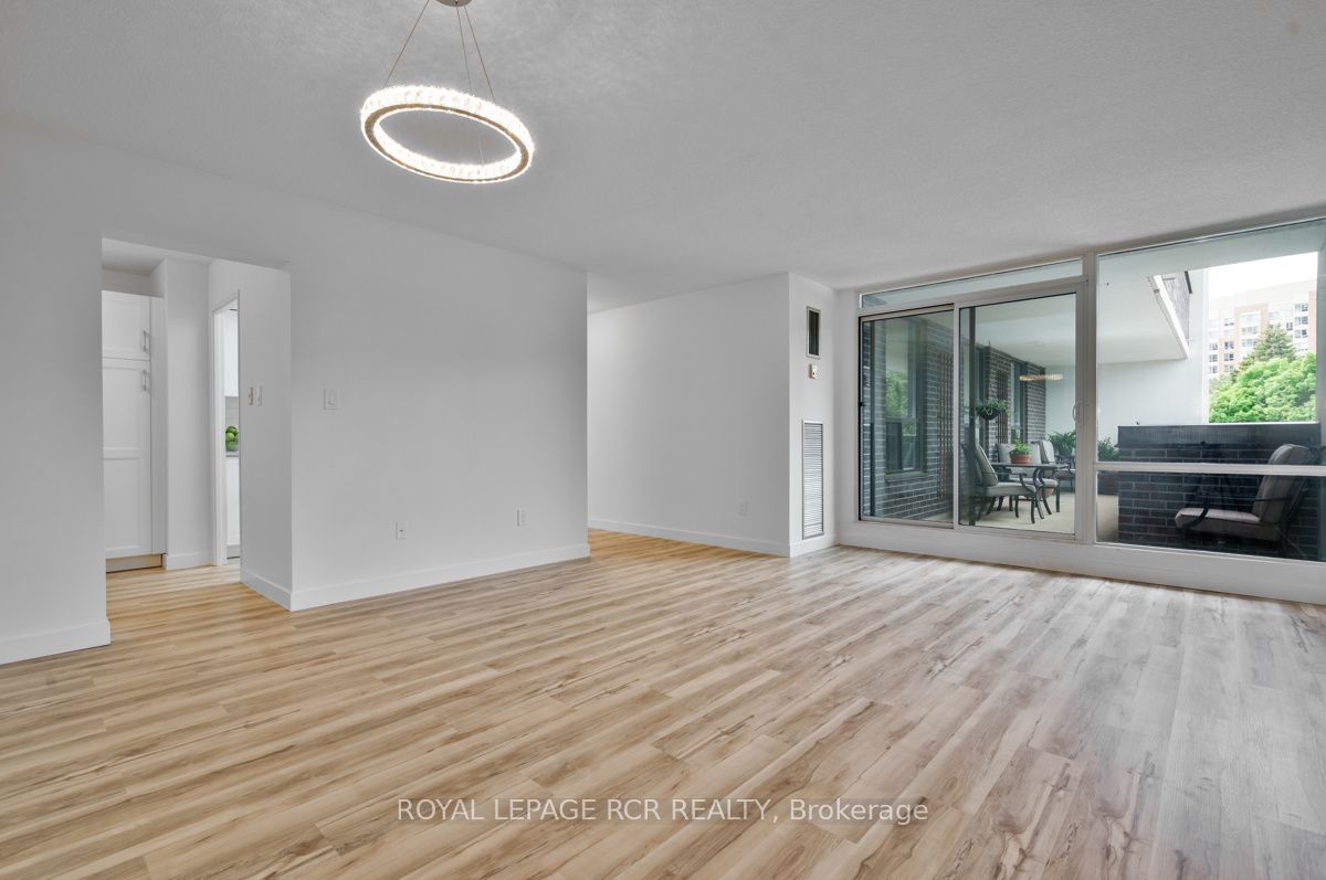 1535 Lakeshore Road E 205