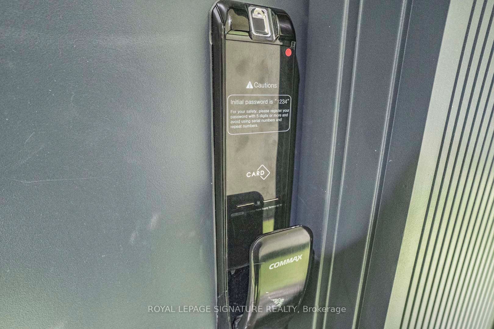 405 Dundas Street W 206