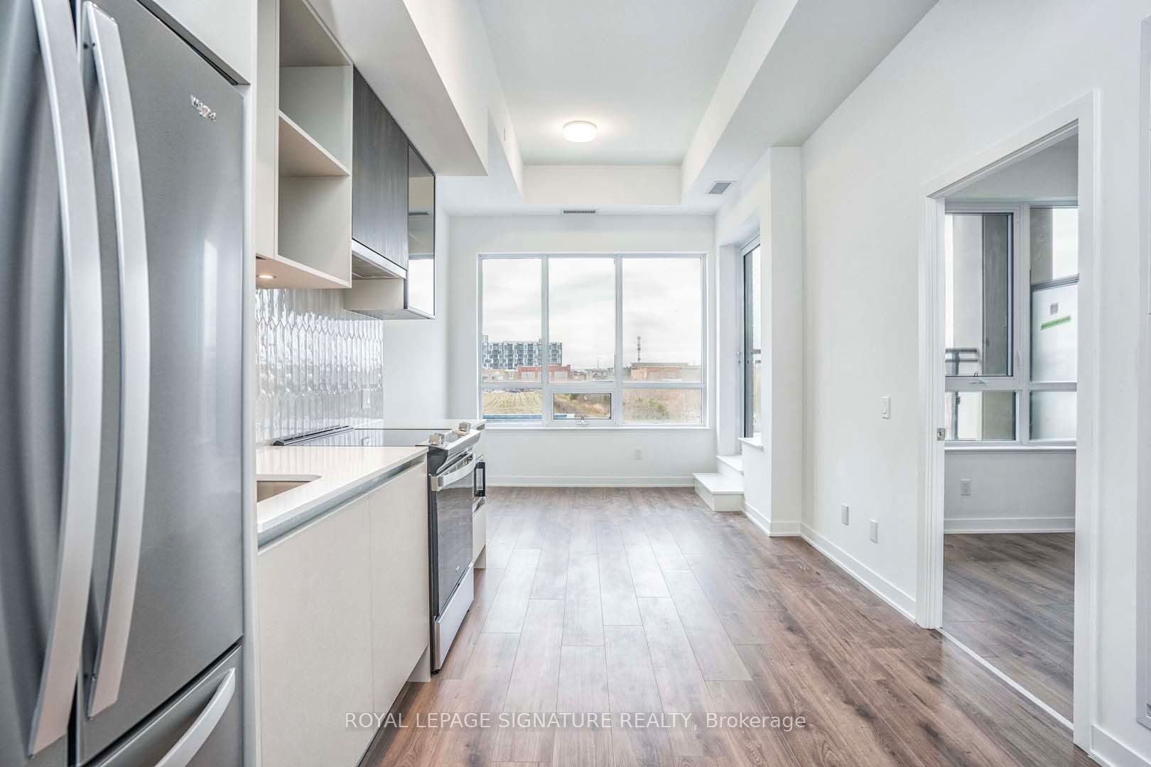 405 Dundas Street W 206