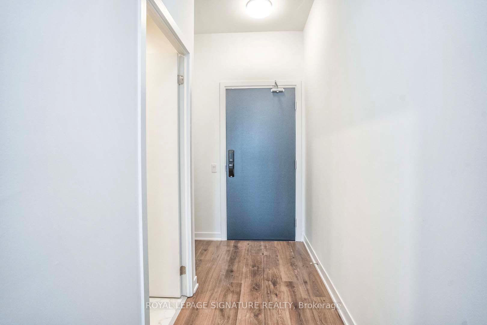 405 Dundas Street W 206