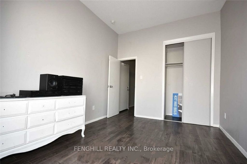 678 Bathurst Street Main