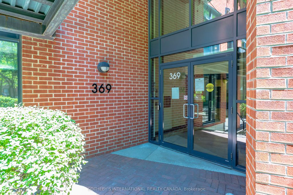 Photo of 369 Sorauren Avenue #402, Toronto, ON M6R 3C1 (MLS # W13222360)