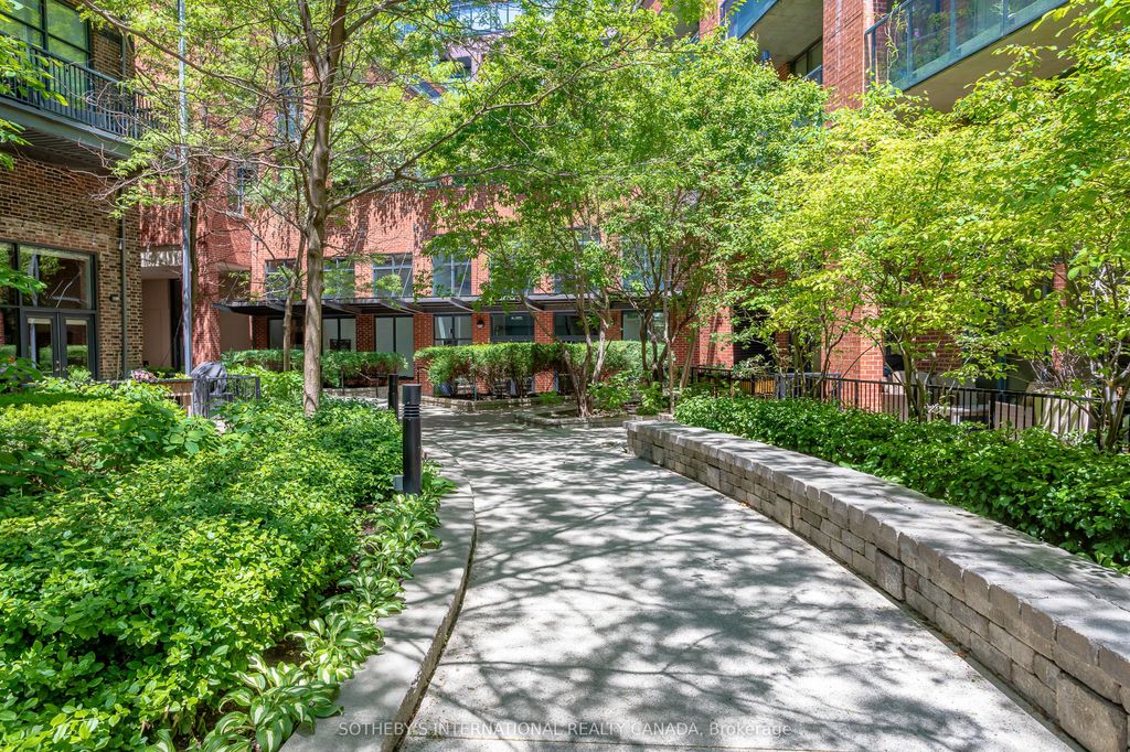 Photo of 369 Sorauren Avenue #402, Toronto, ON M6R 3C1 (MLS # W13222360)