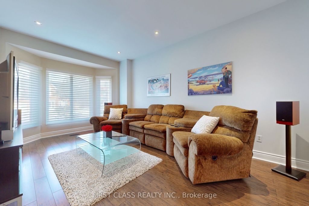 Photo of 7 Kenpark Avenue, Brampton, ON L6Z 3P4 (MLS # W12455432)