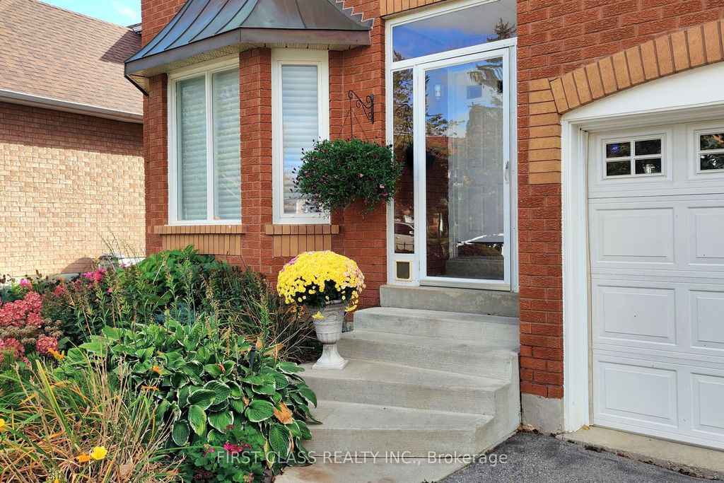 Photo of 7 Kenpark Avenue, Brampton, ON L6Z 3P4 (MLS # W12455432)
